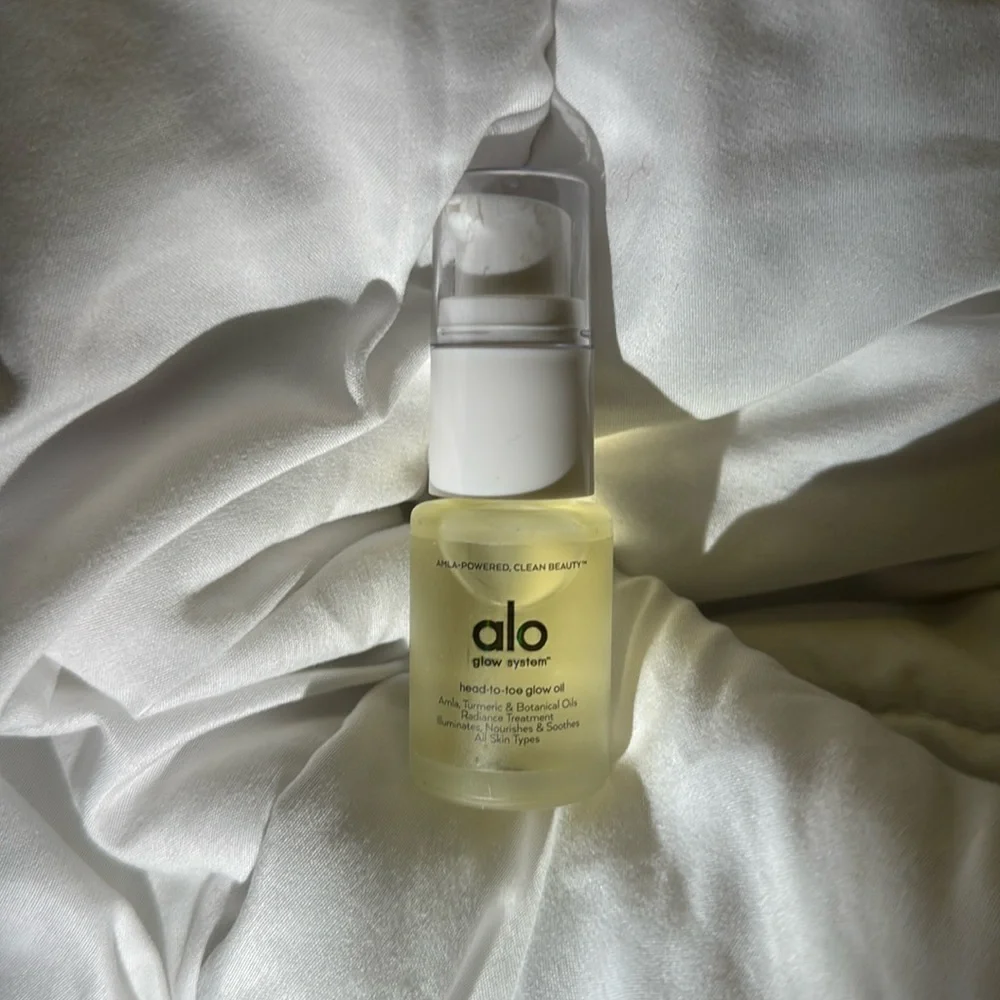 Alo Yoga
12 mL Head to Toe Glow Oil - Picture 2 of 4